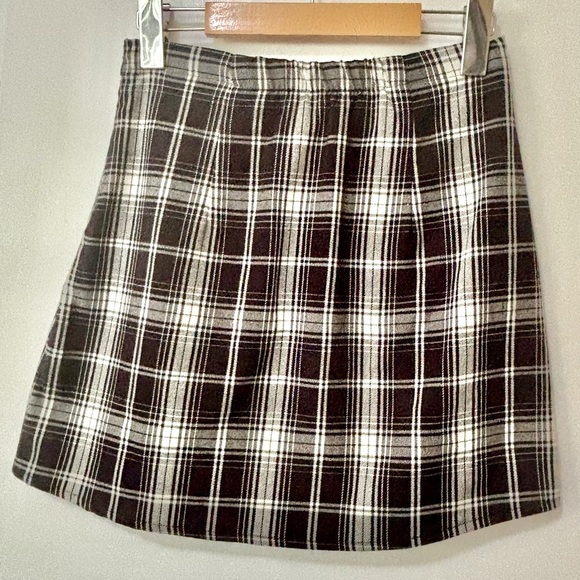 Brandy Melville| Black & White Plaid Skater Skirt Sz XS/25” Waist - Picture 3 of 4